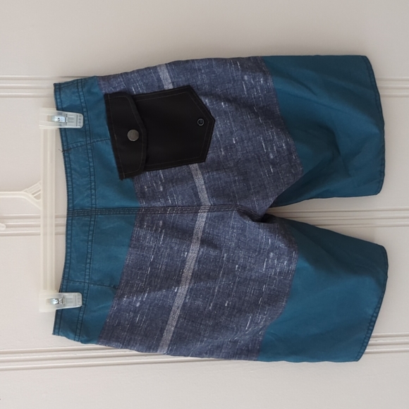 Quicksilver green & grey boardshorts amphibian in 28 - Picture 2 of 4